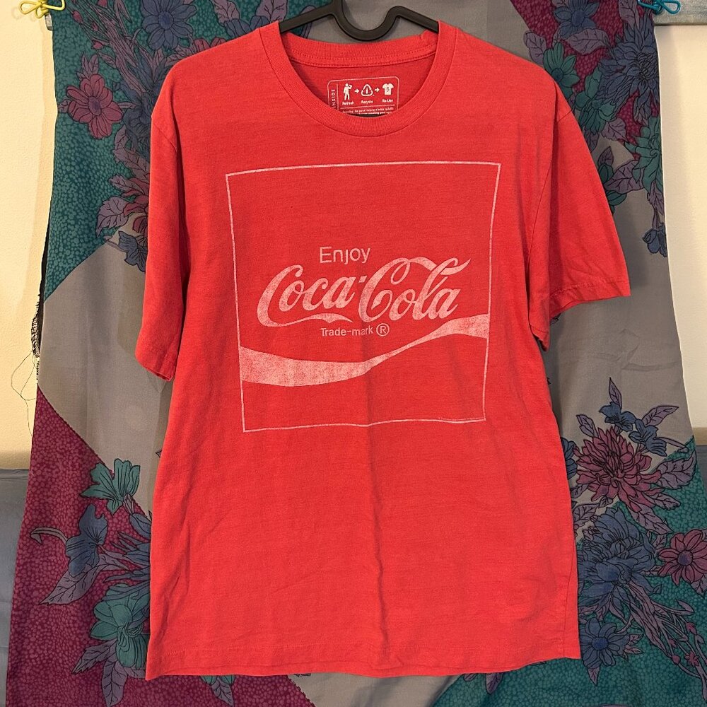 SOLD- coca cola collectors graphic red tee shirt large